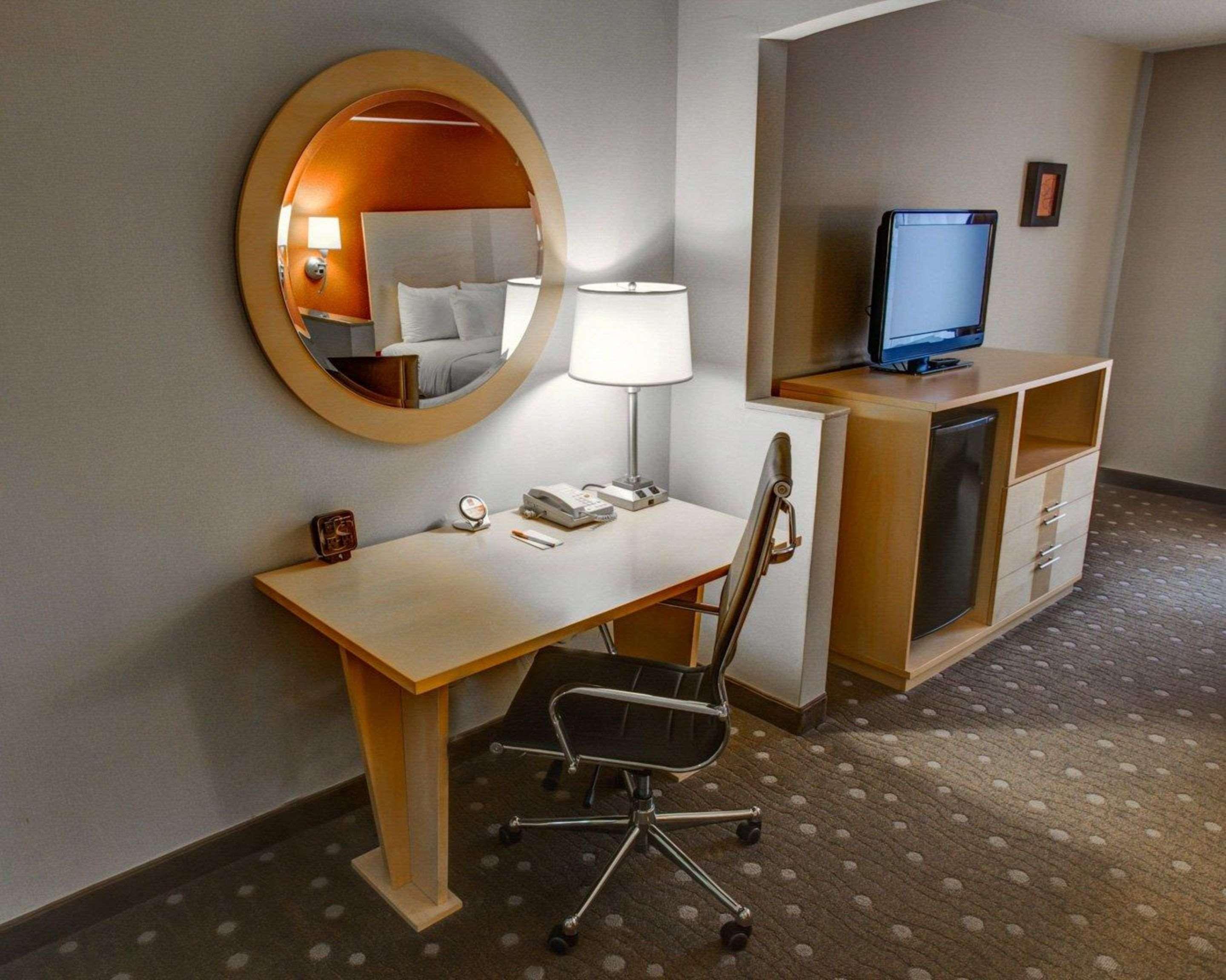 Comfort Suites Pittsburgh Airport Robinson Township Buitenkant foto