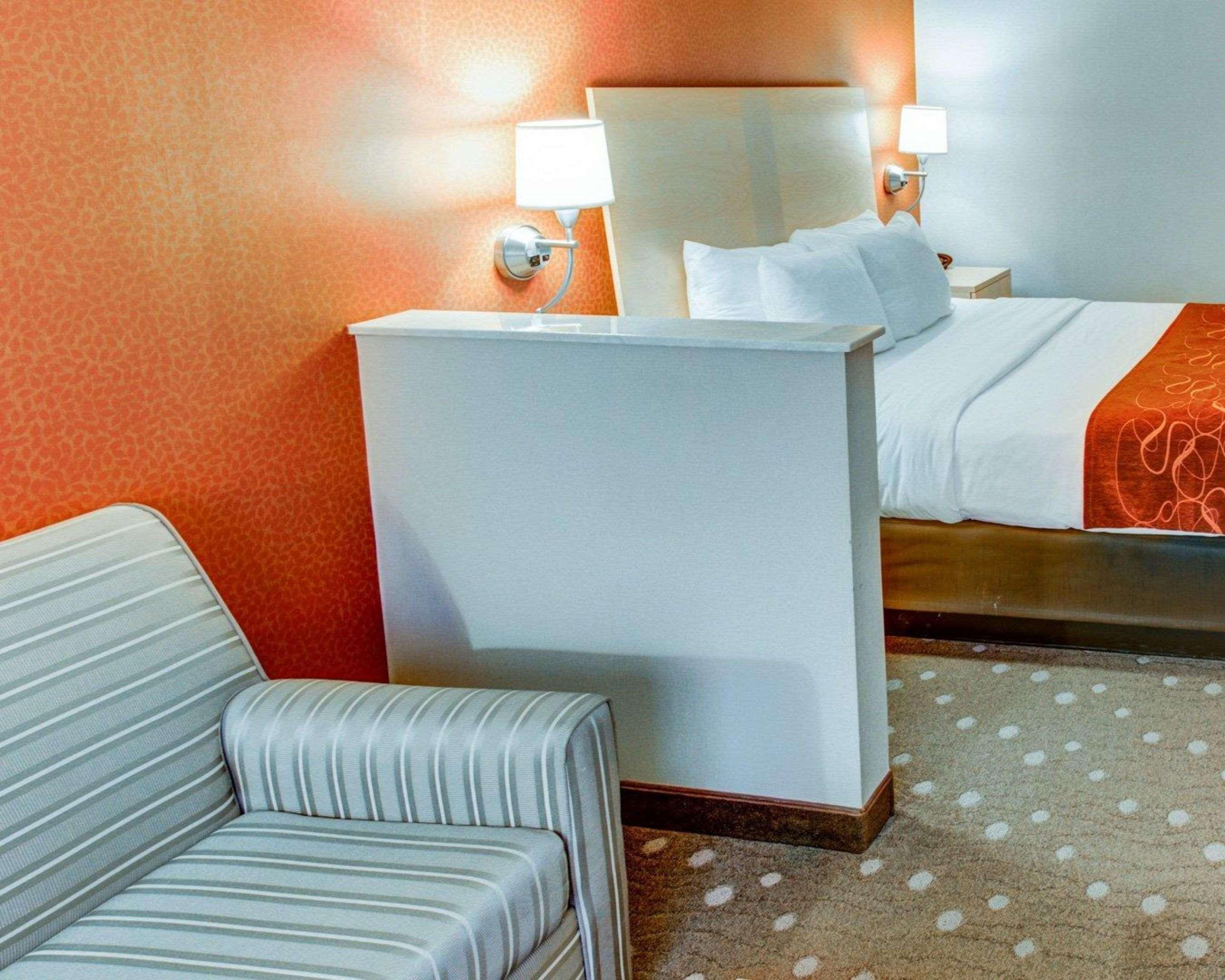 Comfort Suites Pittsburgh Airport Robinson Township Buitenkant foto