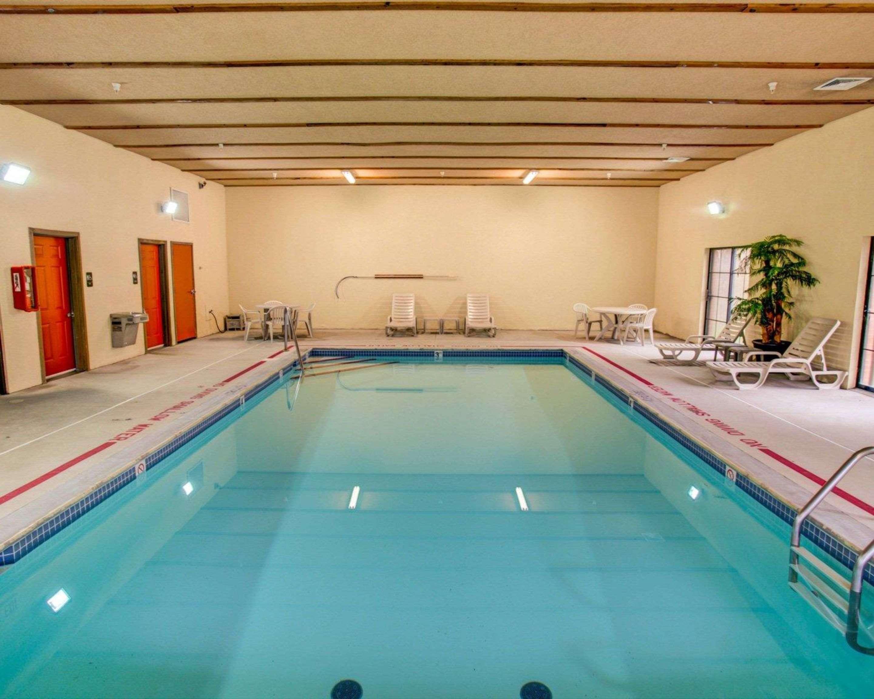 Comfort Suites Pittsburgh Airport Robinson Township Buitenkant foto